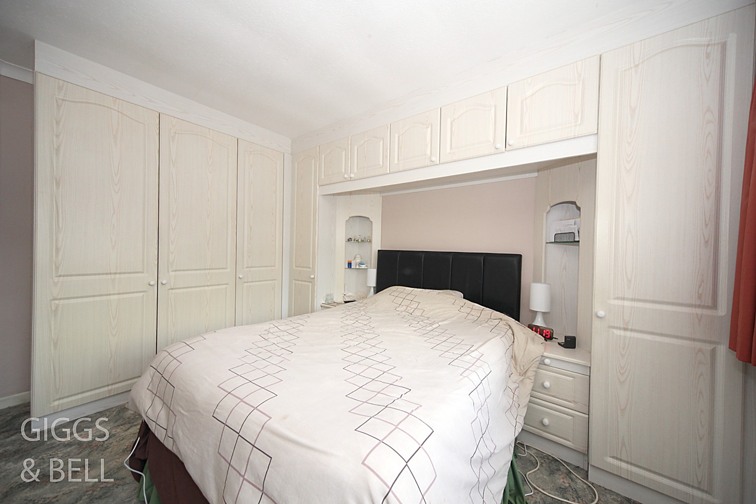2 bed bungalow for sale in Deep Denes, Luton 10