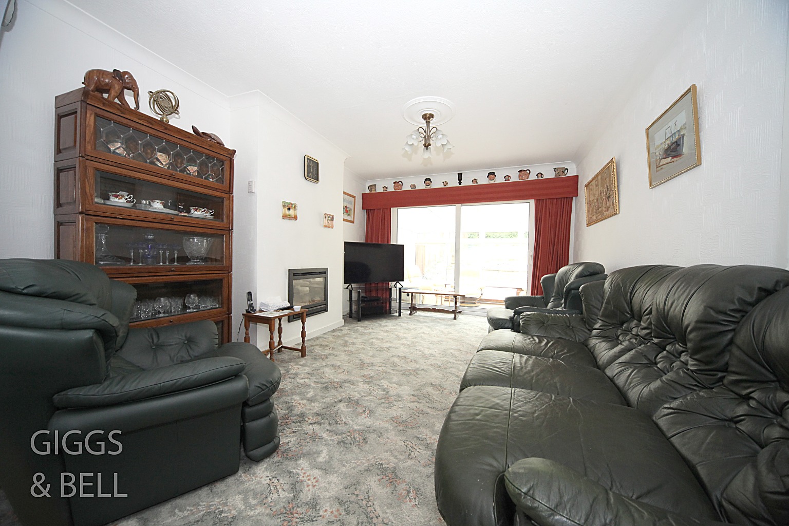 2 bed bungalow for sale in Deep Denes, Luton  - Property Image 3