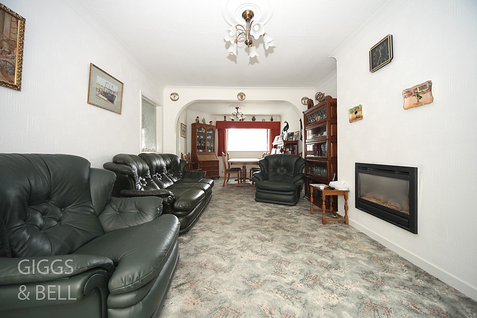 2 bed bungalow for sale in Deep Denes, Luton  - Property Image 2