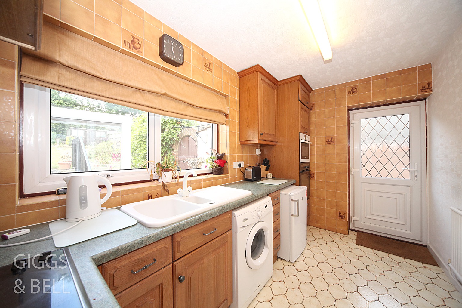 2 bed bungalow for sale in Deep Denes, Luton  - Property Image 8