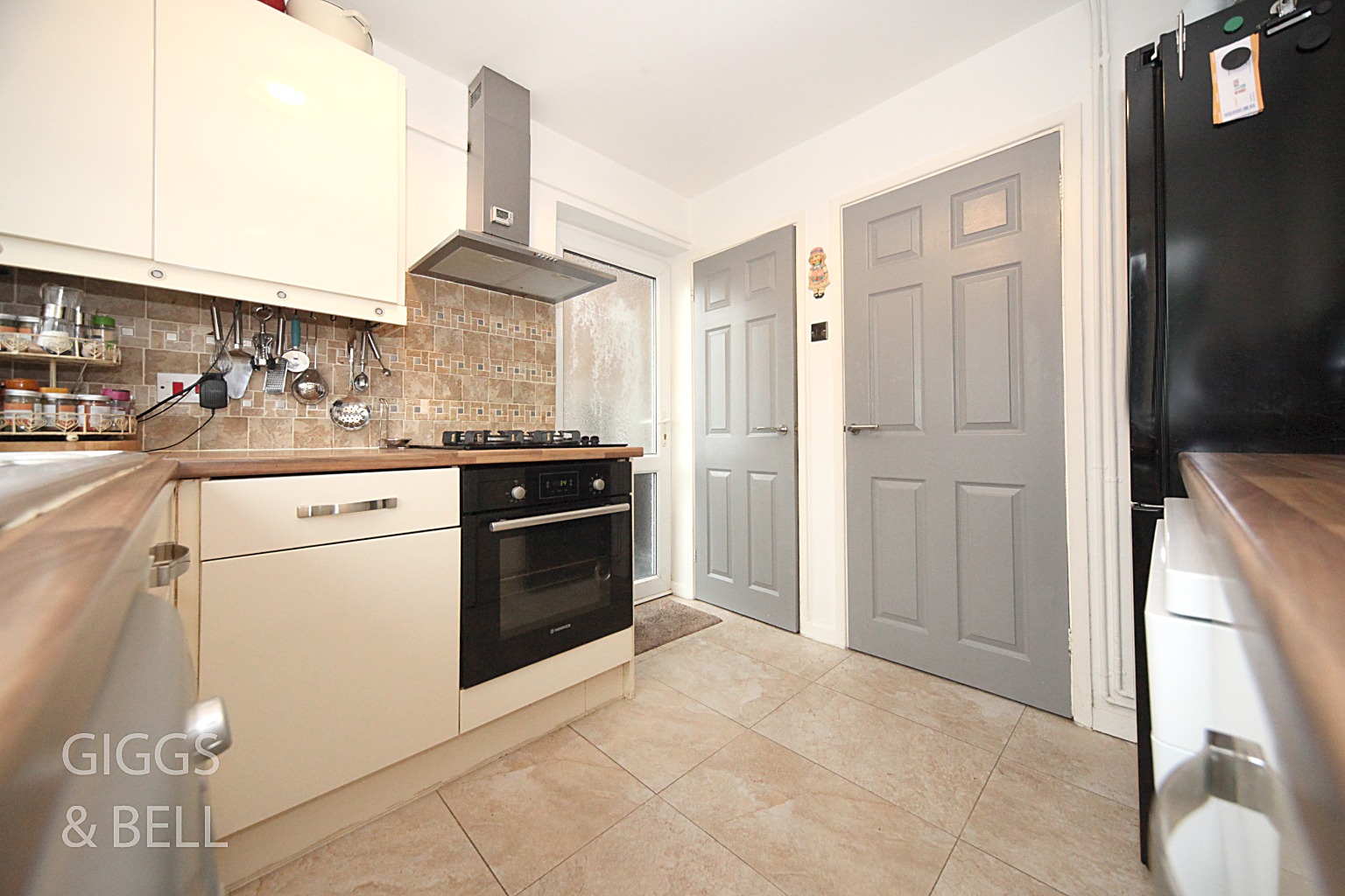3 bed semi-detached house for sale in Brompton Close, Luton 9