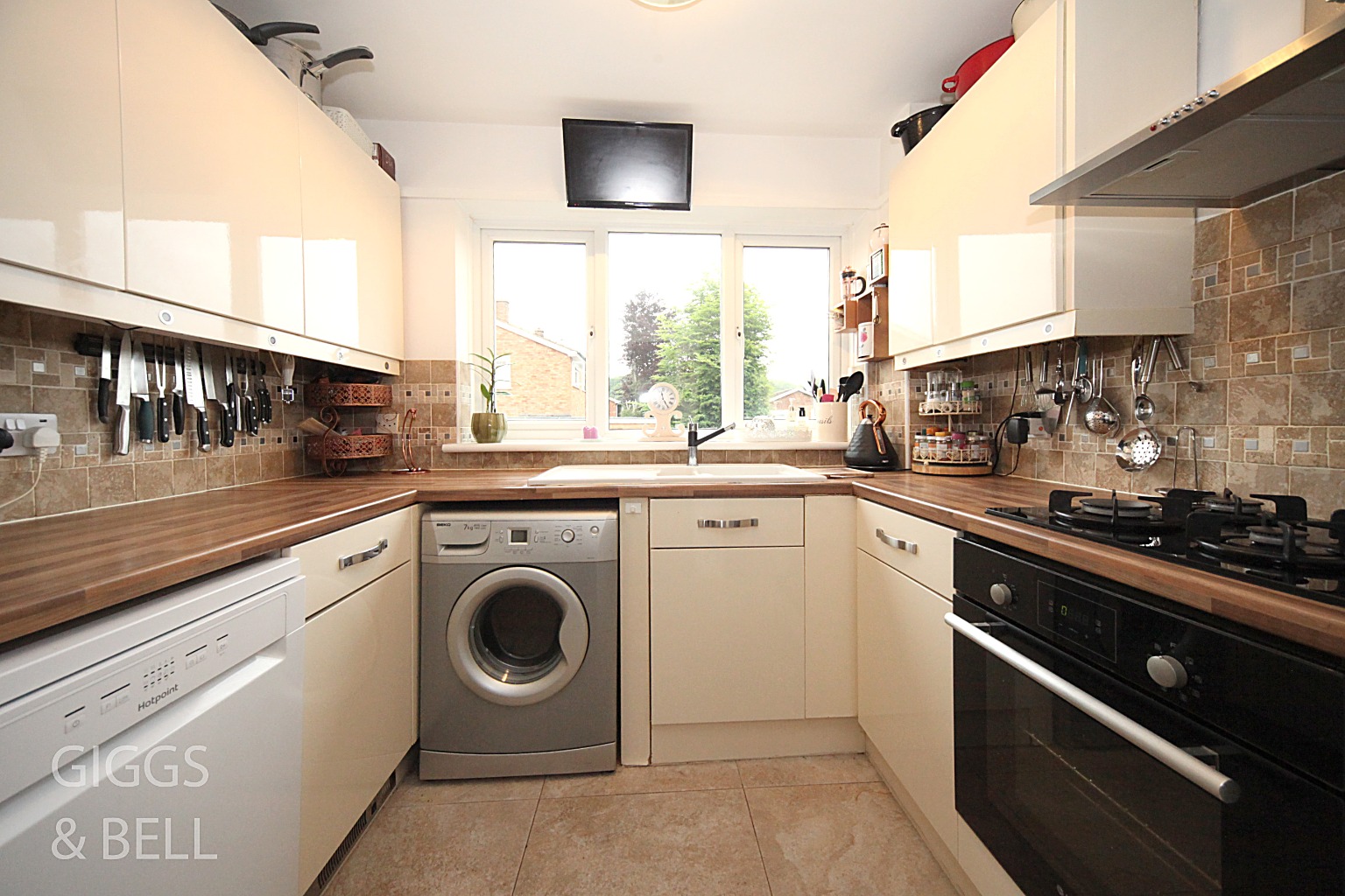3 bed semi-detached house for sale in Brompton Close, Luton 7