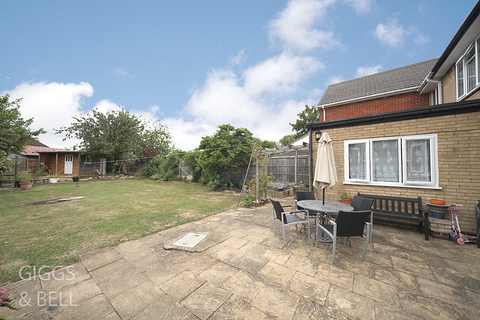 3 bed semi-detached house for sale in Hanswick Close, Luton  - Property Image 17