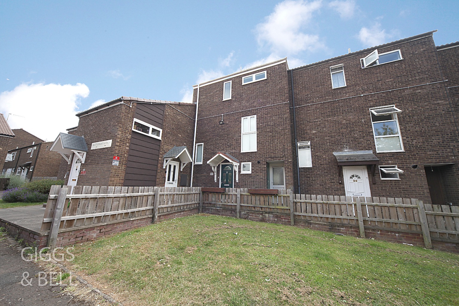 3 bed town house for sale in Butterworth Path, Luton, LU2 