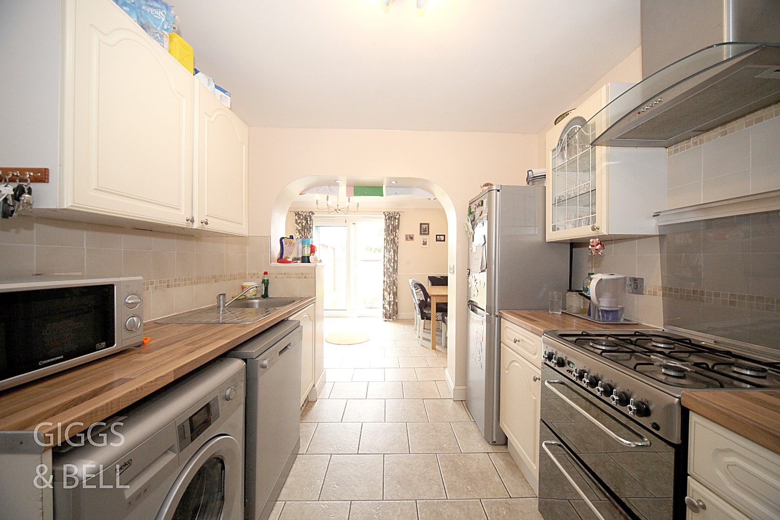 3 bed semi-detached house for sale in Lalleford Road, Luton  - Property Image 2