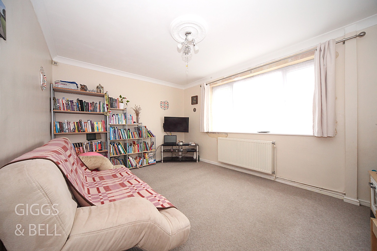 3 bed semi-detached house for sale in Lalleford Road, Luton  - Property Image 3