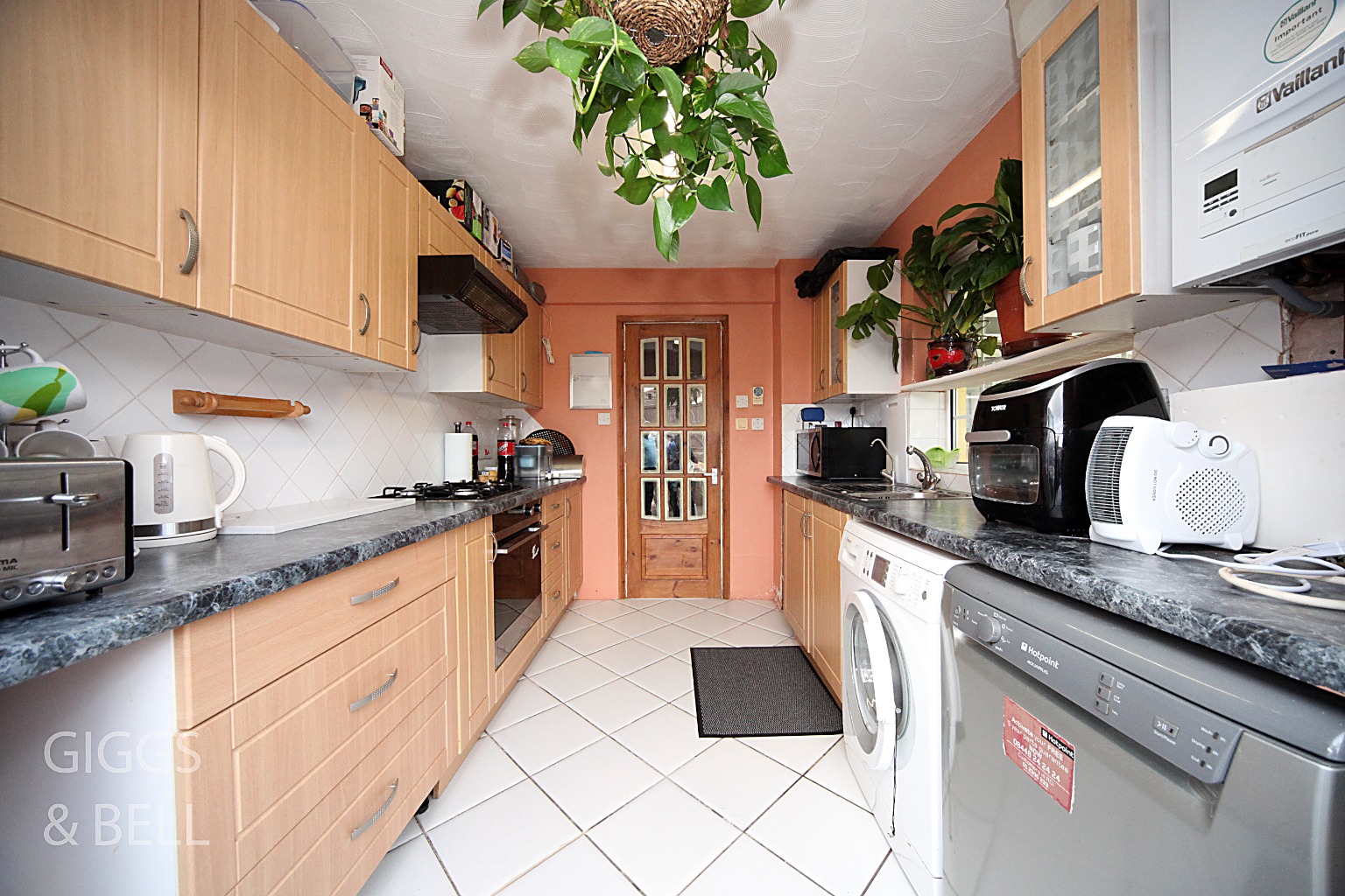 3 bed semi-detached bungalow for sale in Ripley Road, Luton  - Property Image 5