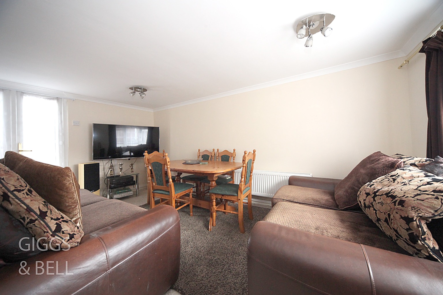3 bed semi-detached bungalow for sale in Ripley Road, Luton  - Property Image 3