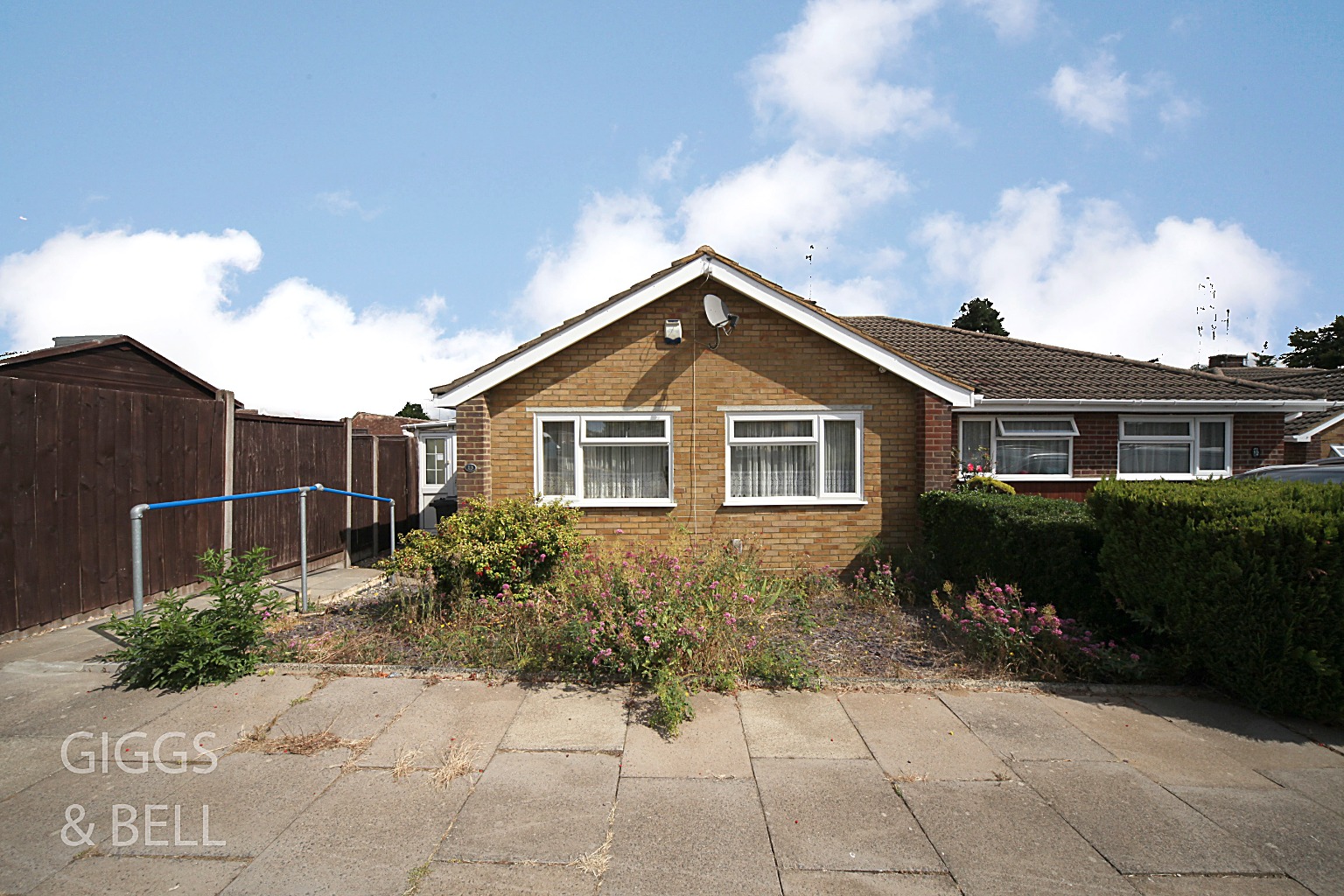 3 bed semi-detached bungalow for sale in Ripley Road, Luton, LU4 