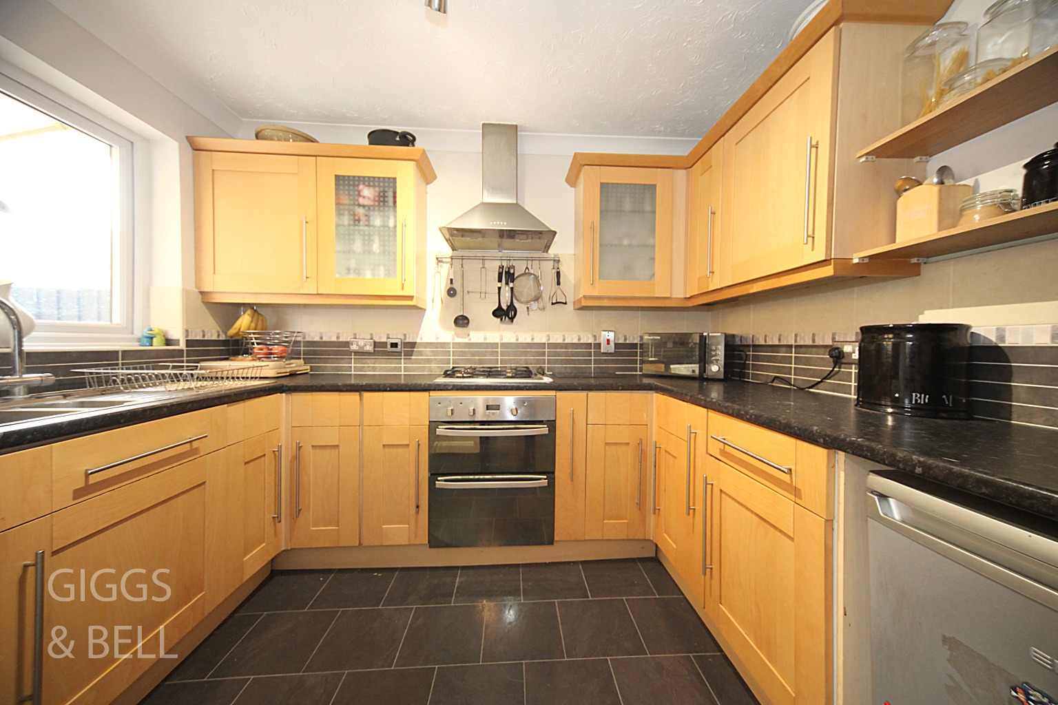 4 bed detached house for sale in Reedsdale, Luton  - Property Image 5