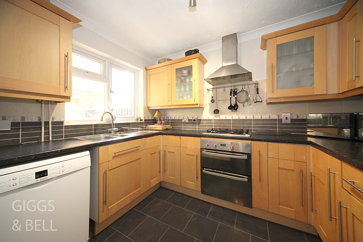 4 bed detached house for sale in Reedsdale, Luton 6
