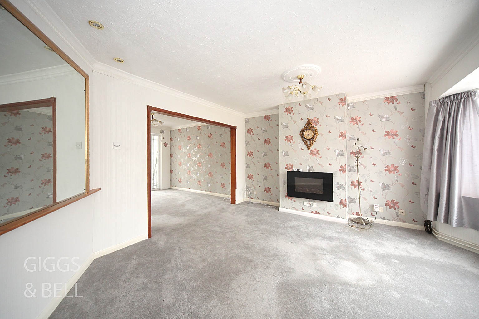 4 bed semi-detached house for sale in Curlew Road, Luton  - Property Image 3