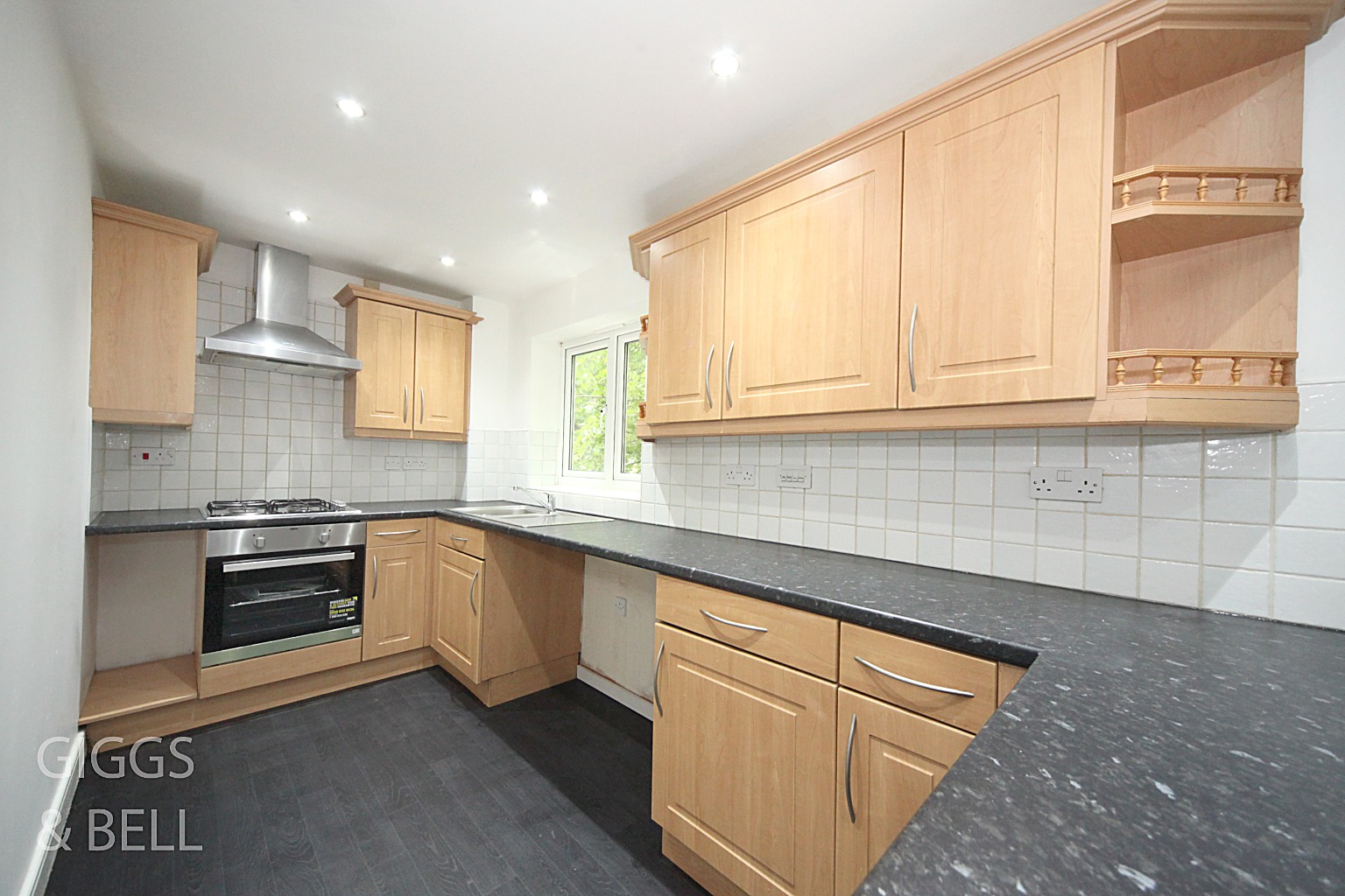 2 bed flat for sale in Primrose Close, Luton 4