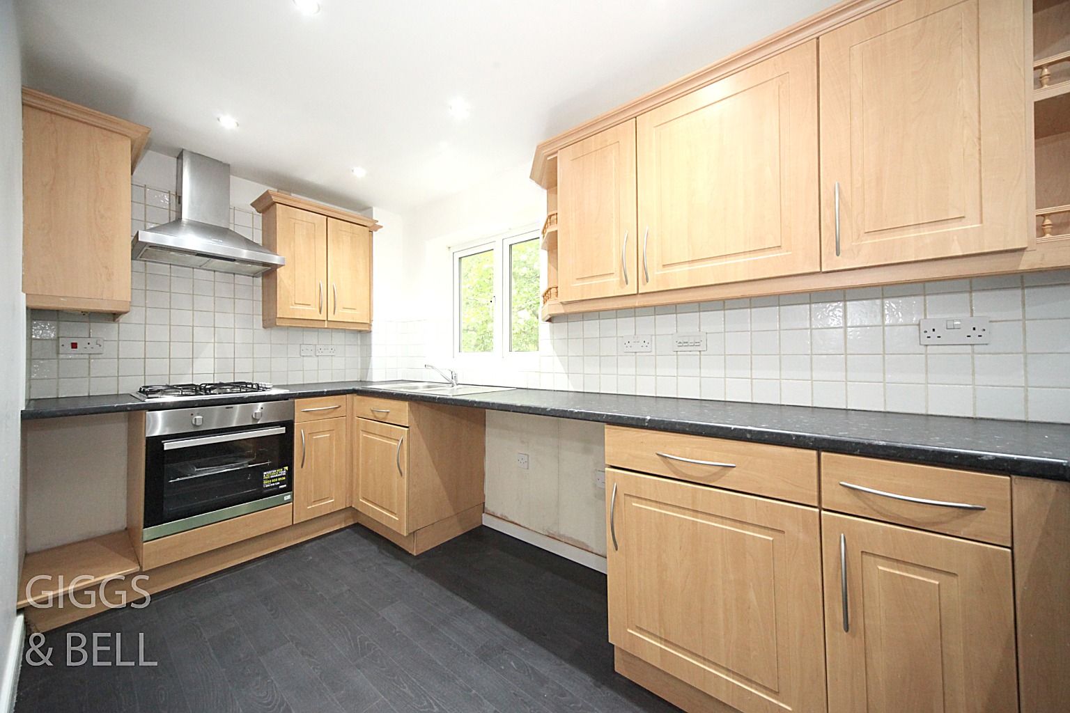 2 bed flat for sale in Primrose Close, Luton 5