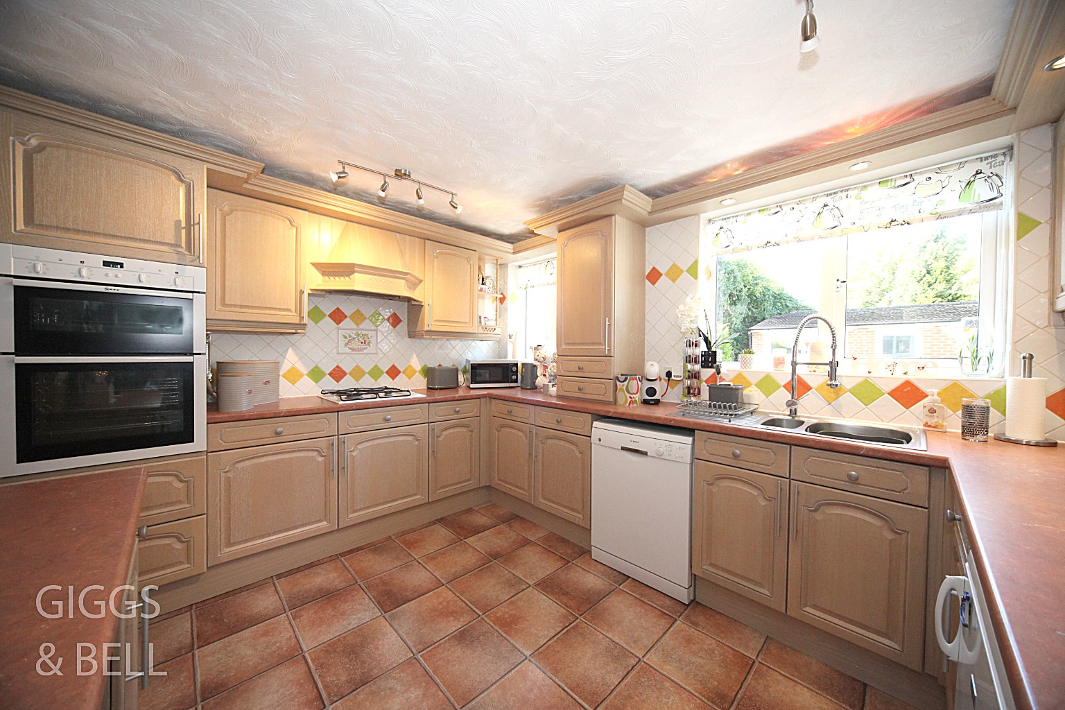 5 bed semi-detached house for sale in Eighth Avenue, Luton  - Property Image 7