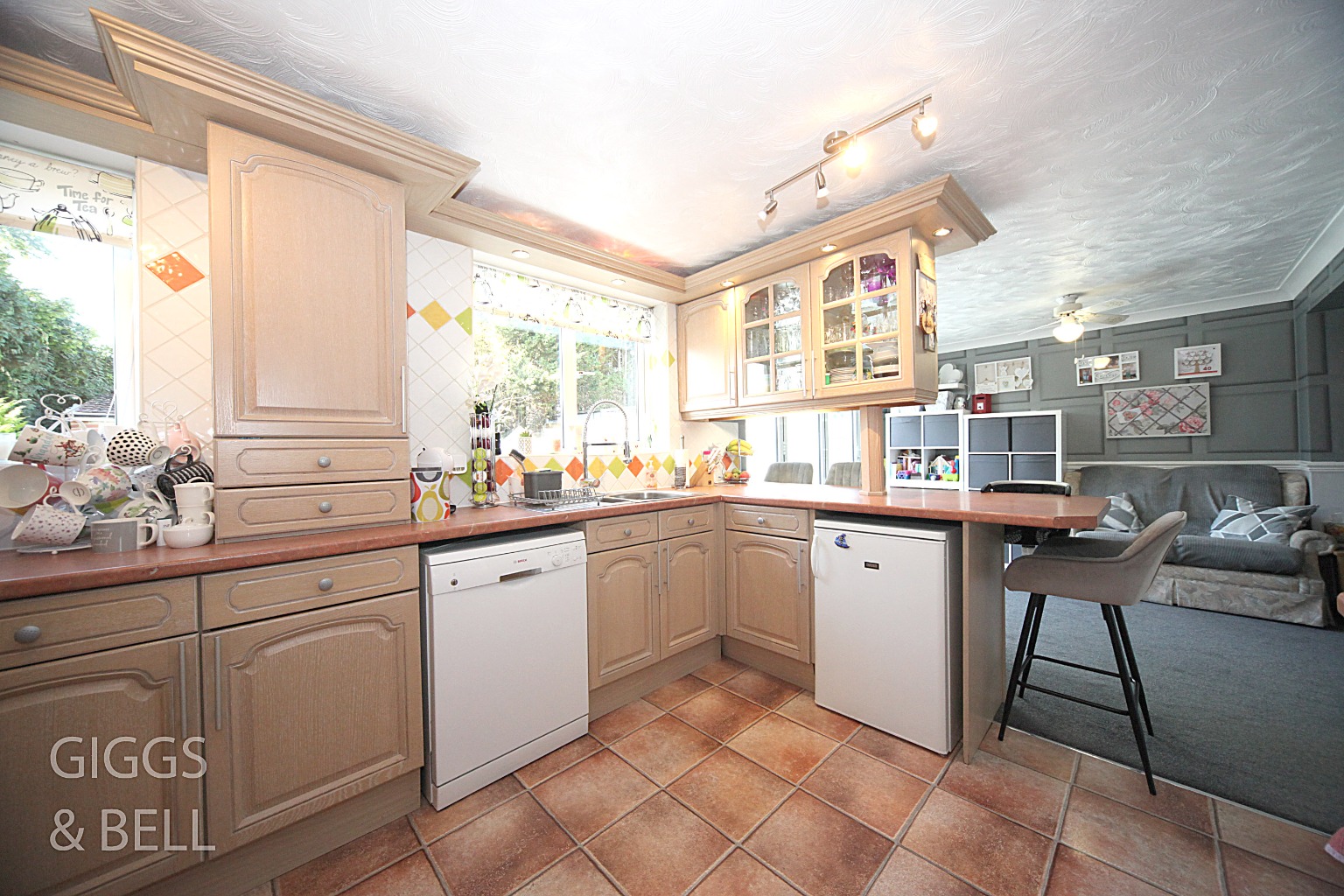 5 bed semi-detached house for sale in Eighth Avenue, Luton  - Property Image 8