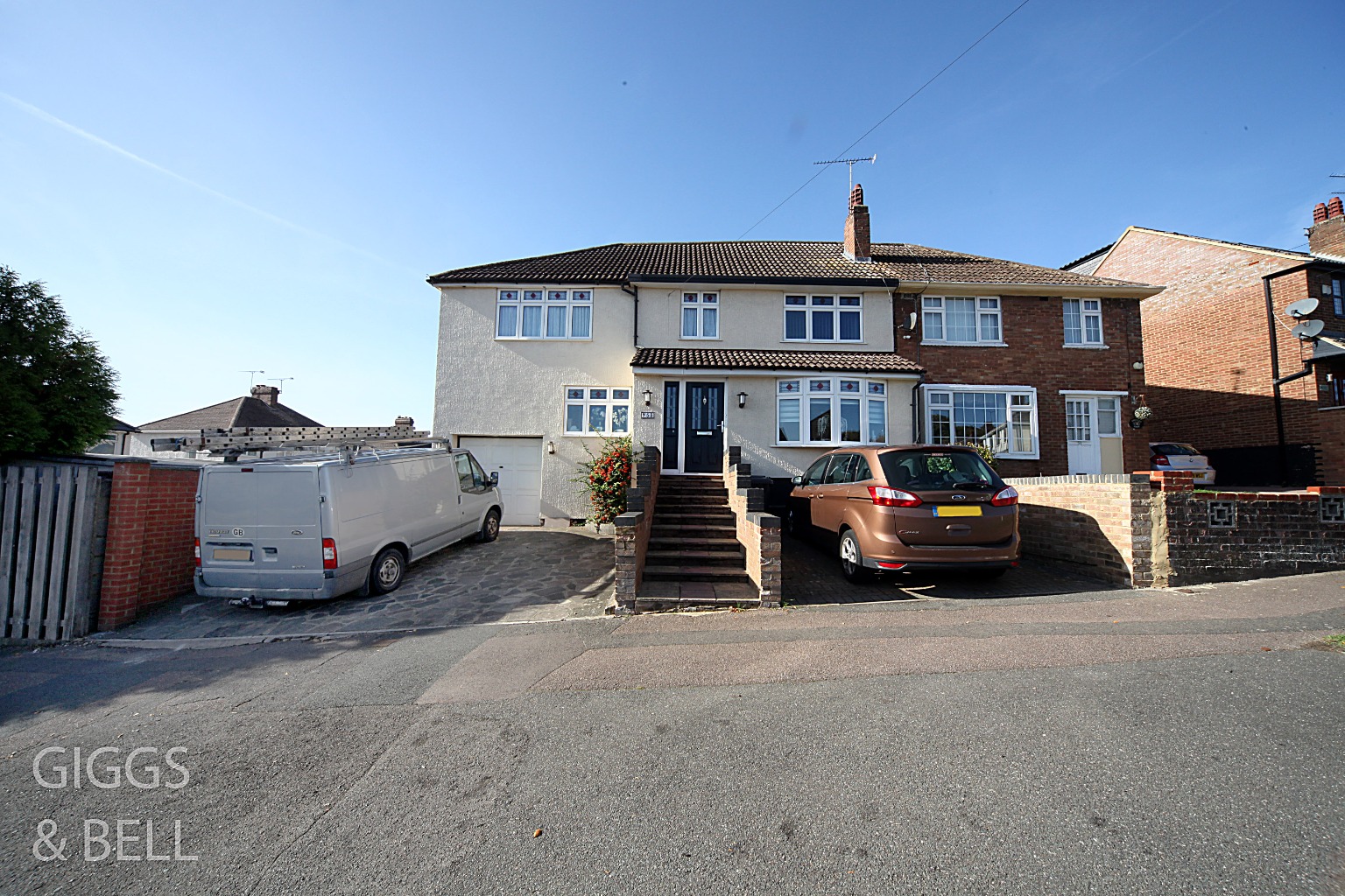 5 bed semi-detached house for sale in Eighth Avenue, Luton  - Property Image 1