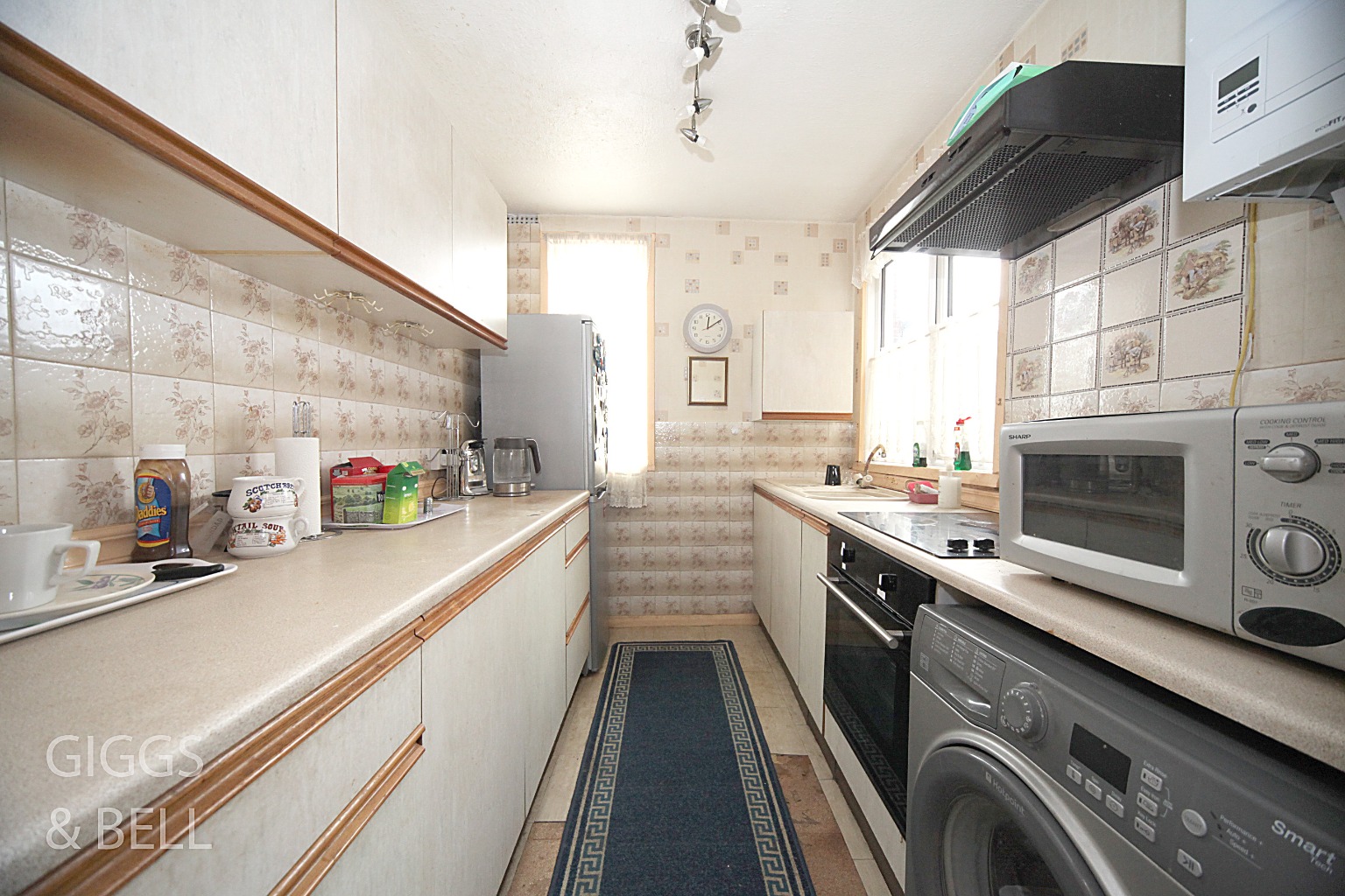3 bed end of terrace house for sale in Crawley Green Road, Luton 5