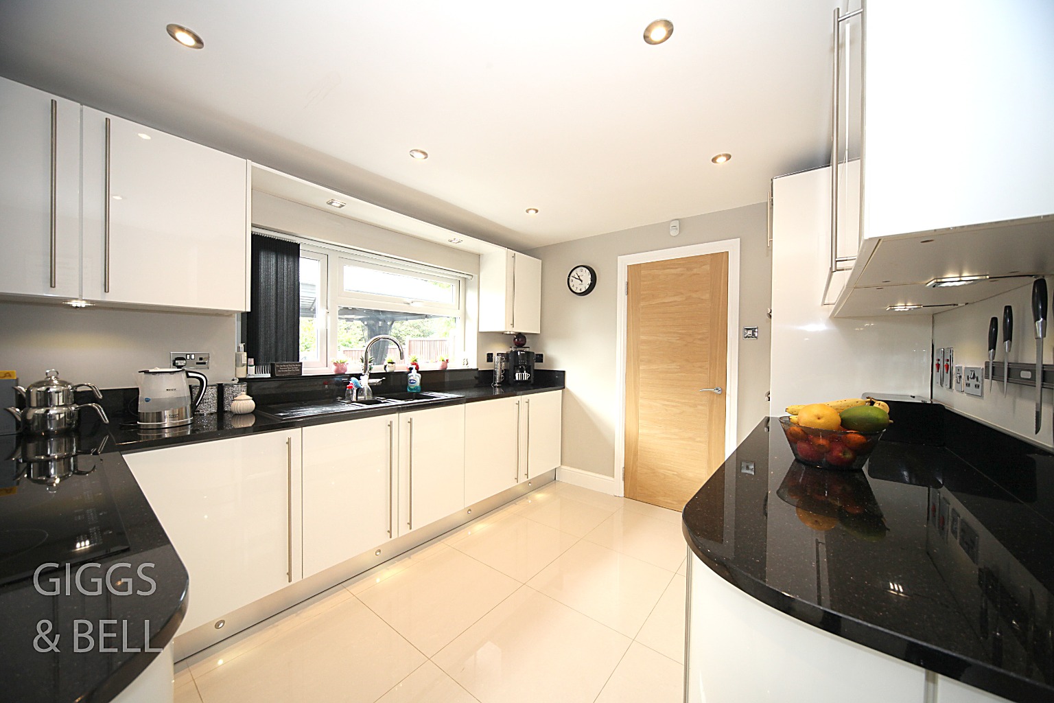4 bed detached house for sale in Alton Road, Luton  - Property Image 6