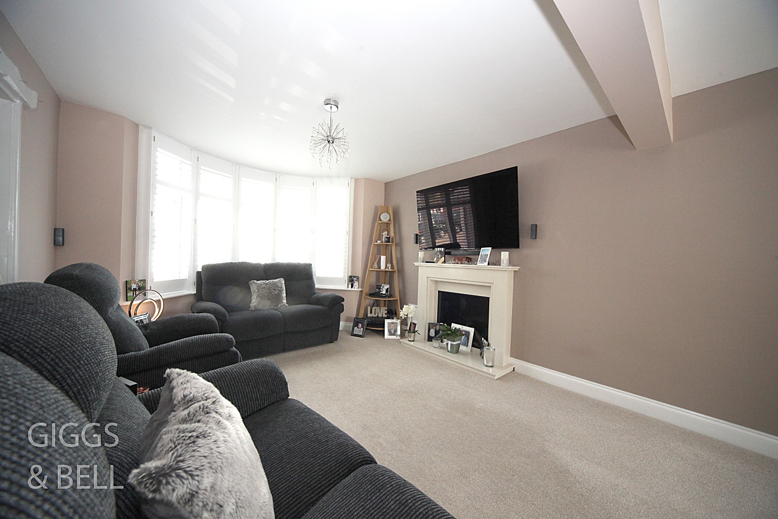 4 bed detached house for sale in Alton Road, Luton  - Property Image 2