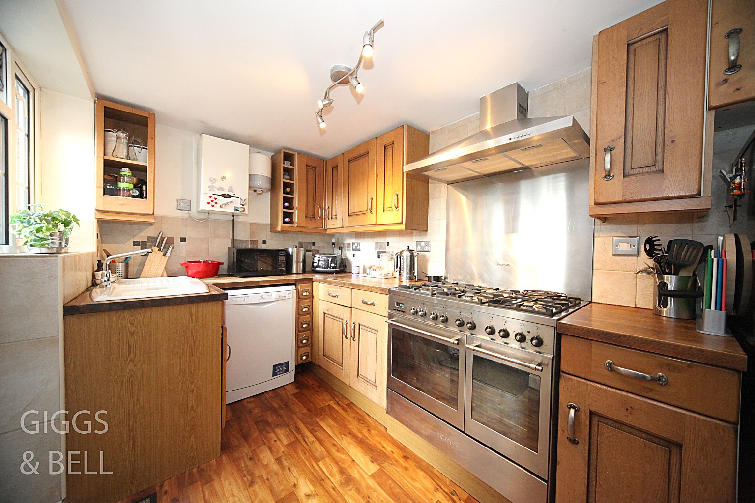 4 bed semi-detached house for sale in Field Fare Green, Luton  - Property Image 7