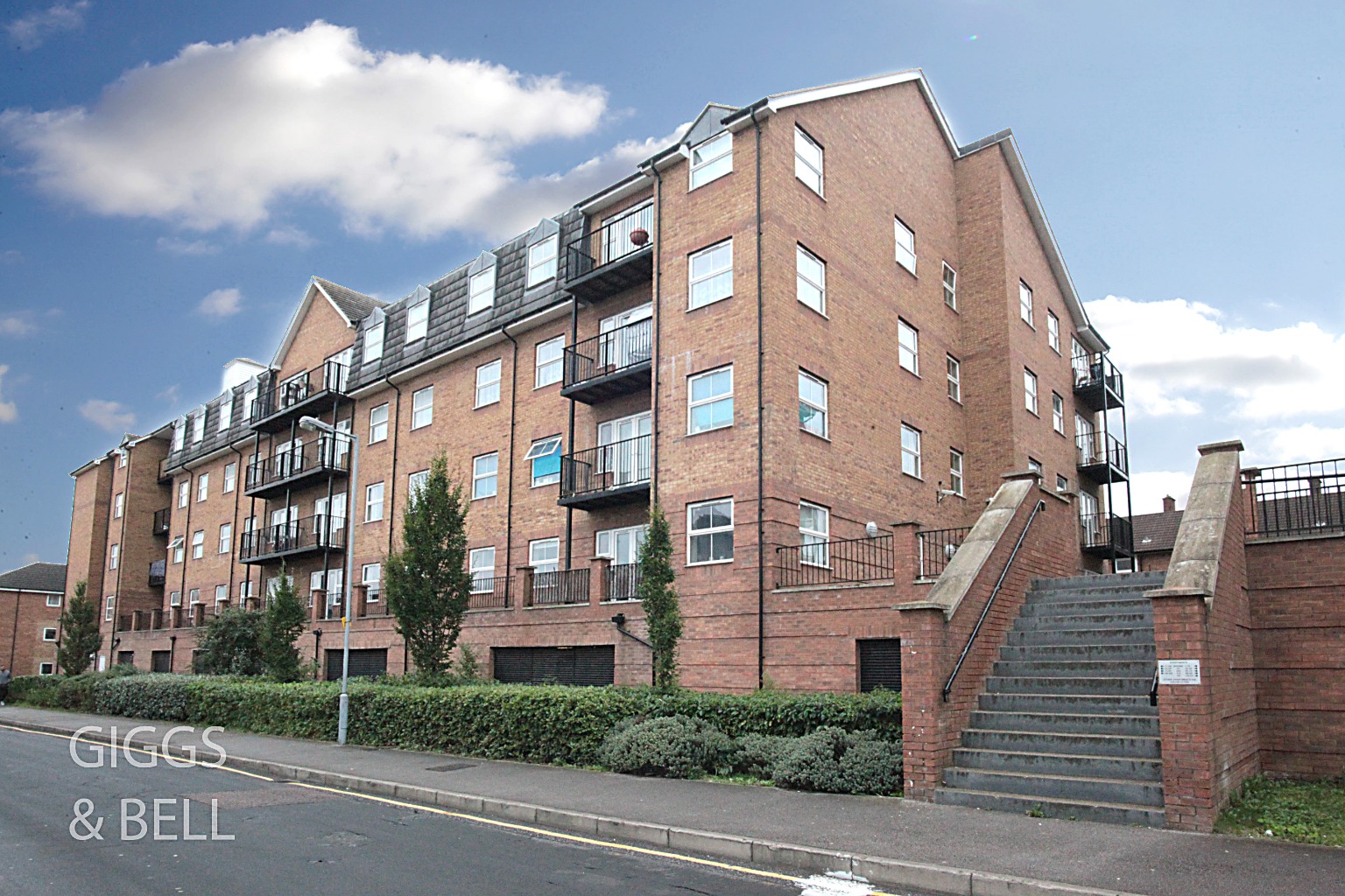 2 bed flat for sale in Holly Street, Luton 1