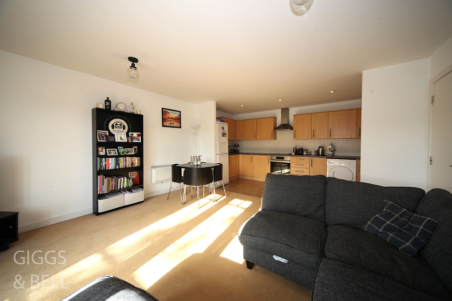2 bed flat for sale in Holly Street, Luton, LU1 
