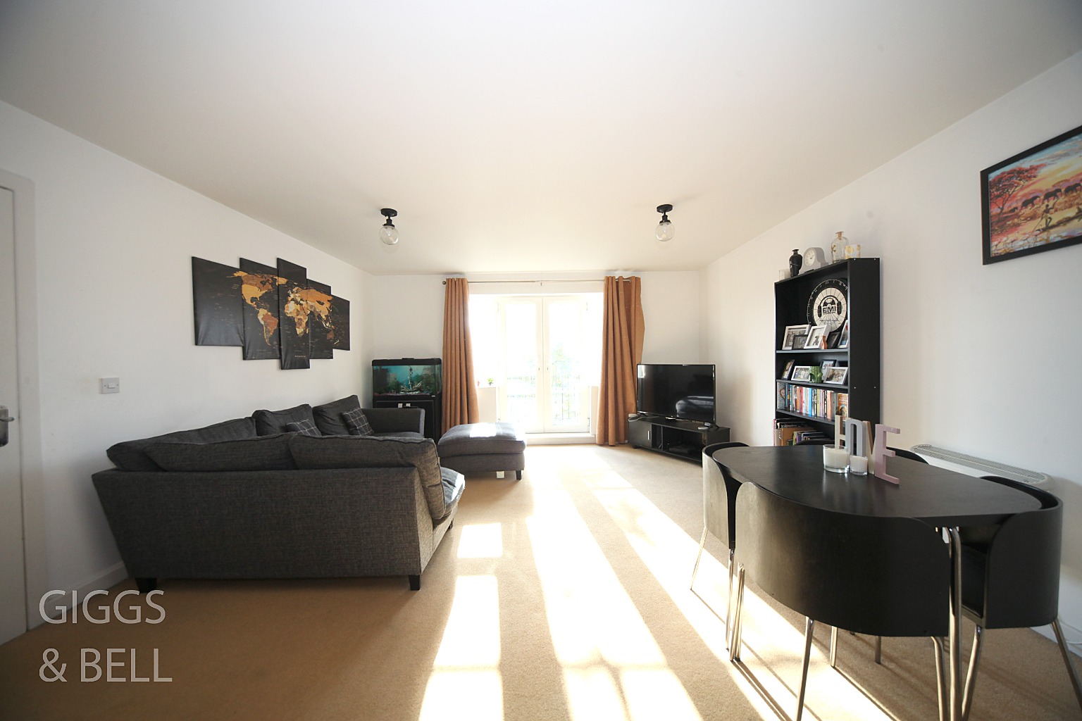 2 bed flat for sale in Holly Street, Luton 3