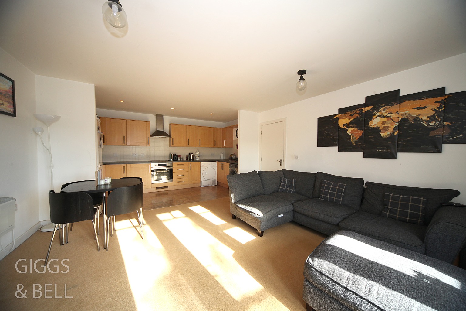 2 bed flat for sale in Holly Street, Luton 2
