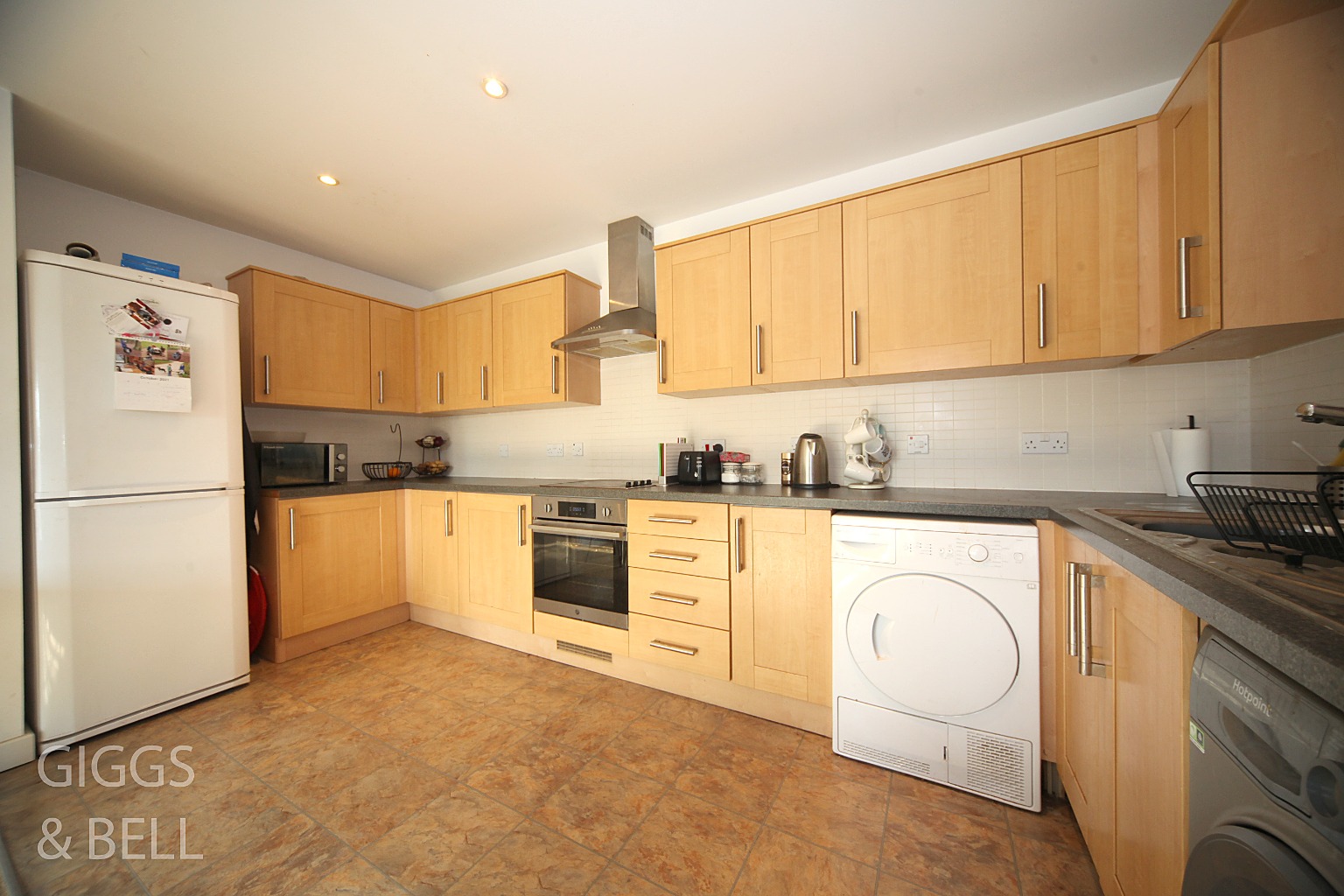 2 bed flat for sale in Holly Street, Luton 5