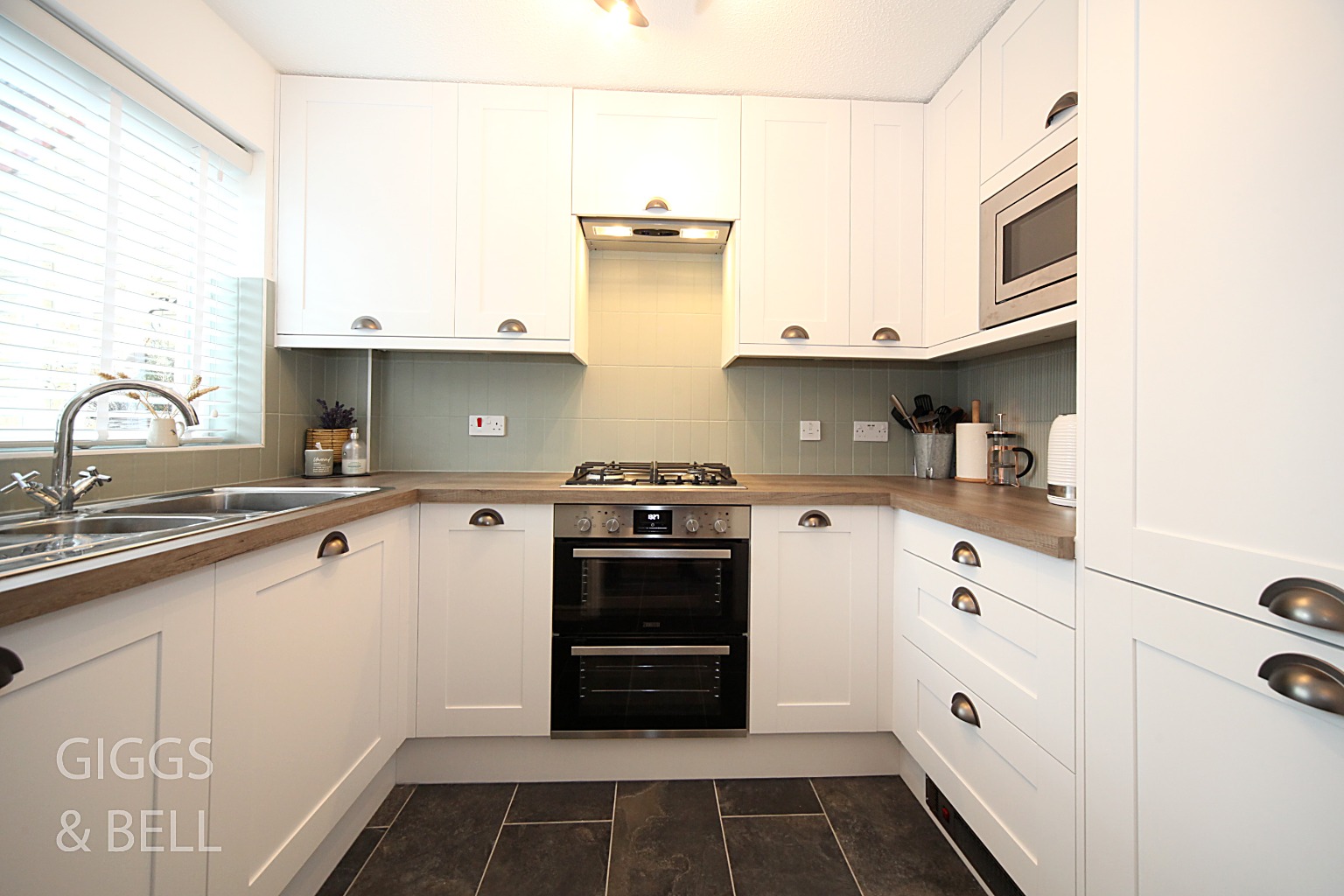 2 bed semi-detached house for sale in The Belfry, Luton  - Property Image 4