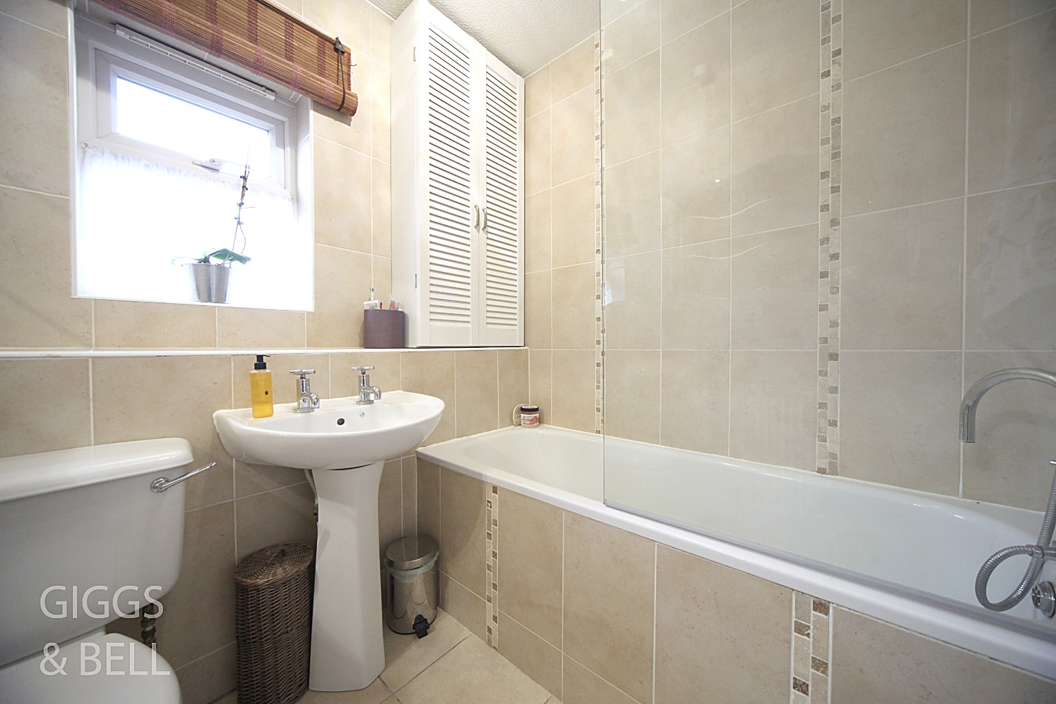 2 bed semi-detached house for sale in The Belfry, Luton 8