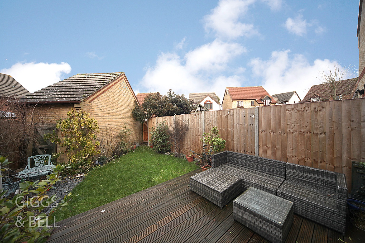 2 bed semi-detached house for sale in The Belfry, Luton 9