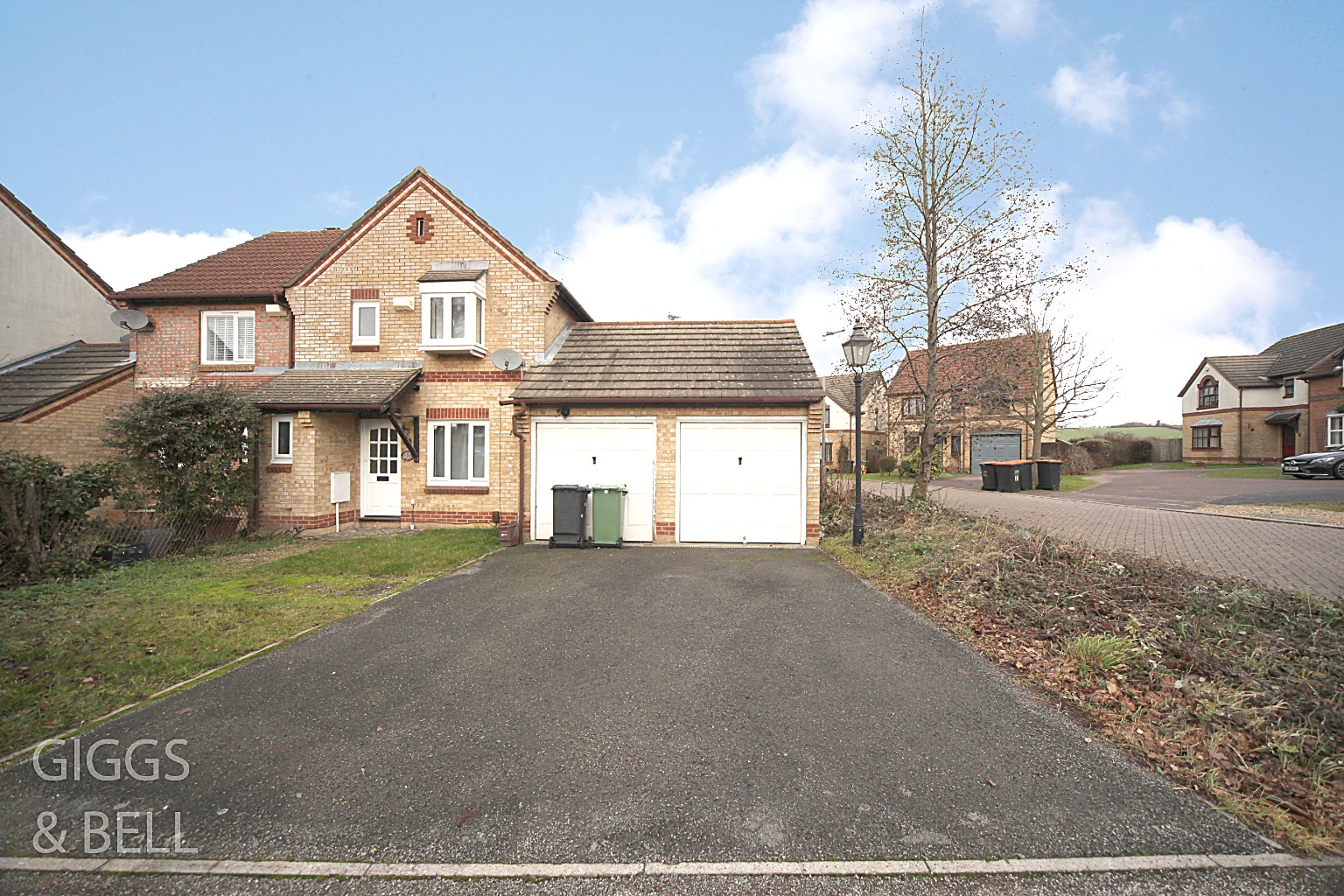 2 bed semi-detached house for sale in The Belfry, Luton  - Property Image 12