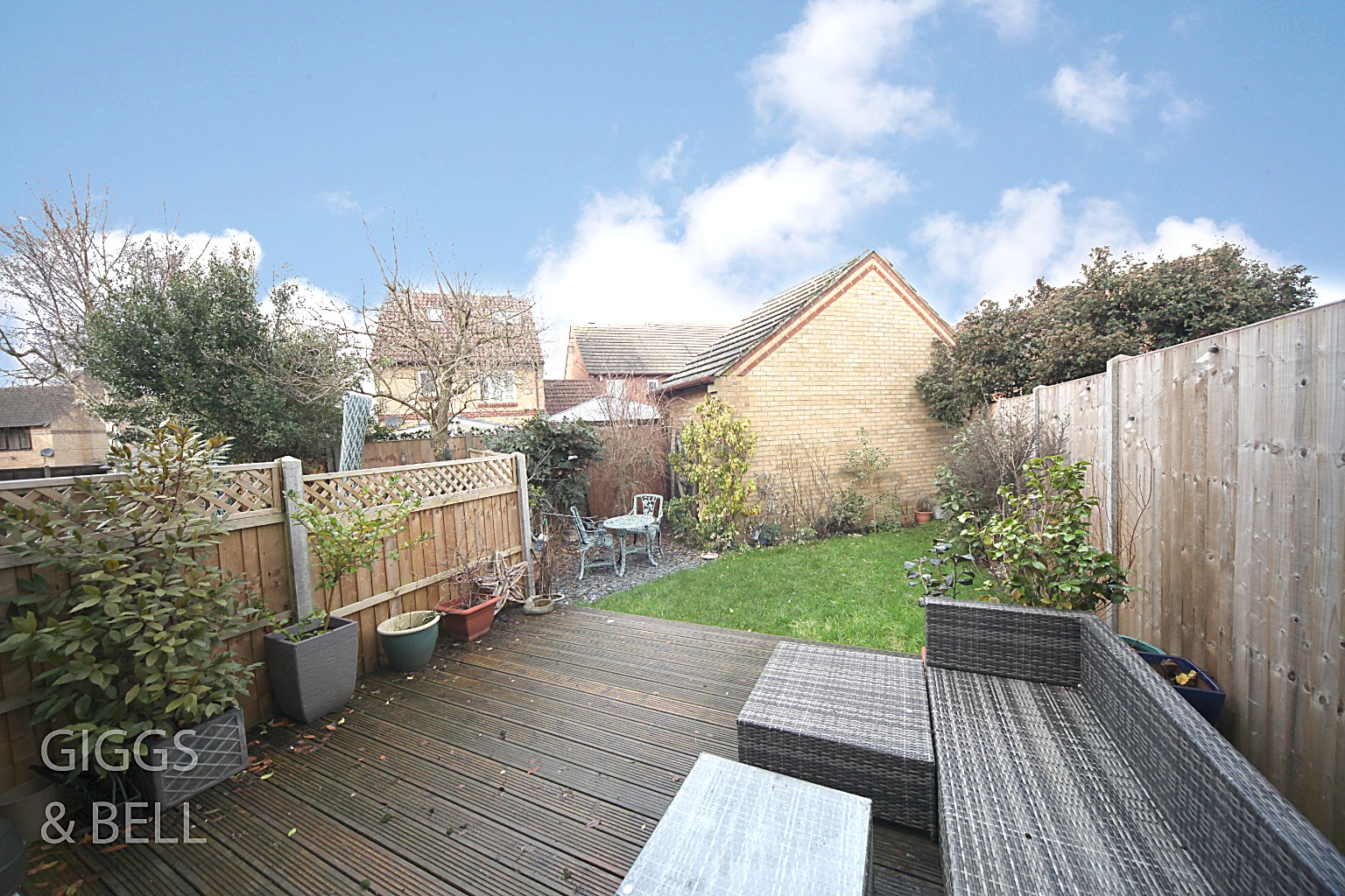 2 bed semi-detached house for sale in The Belfry, Luton  - Property Image 11