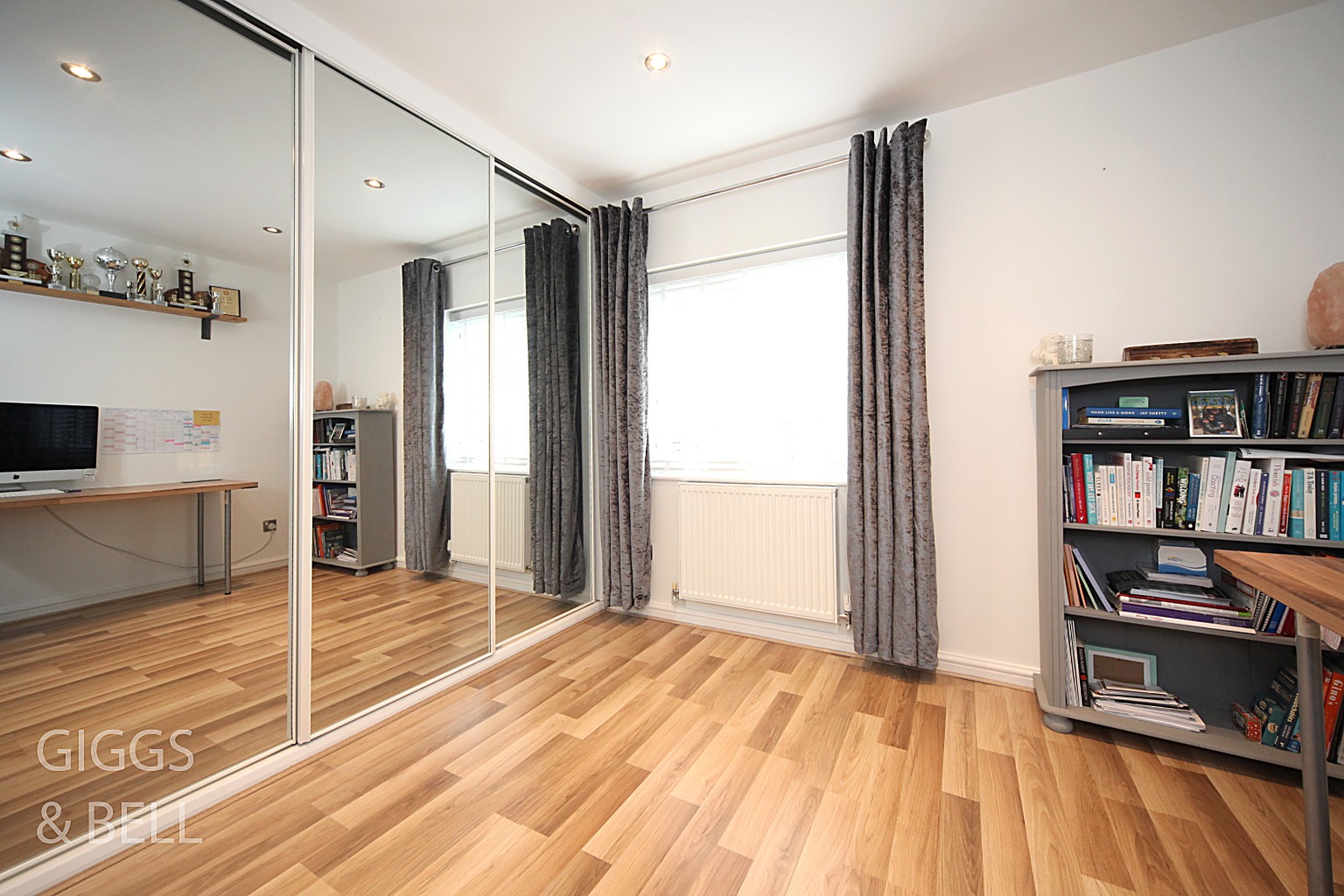 2 bed semi-detached house for sale in The Belfry, Luton 7