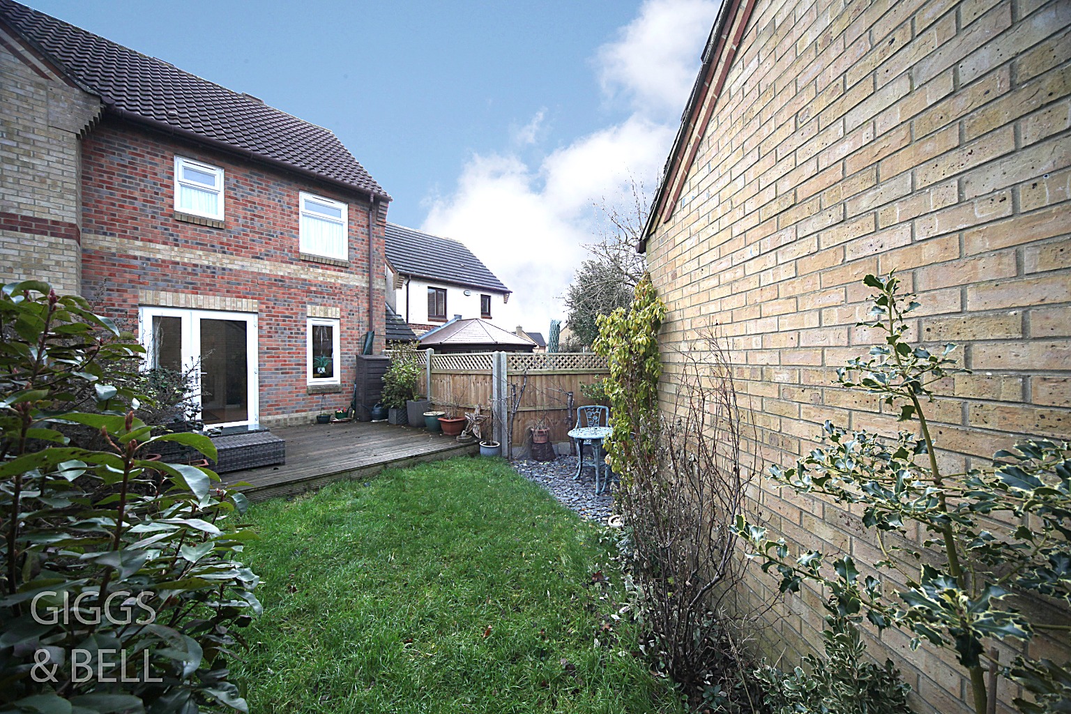 2 bed semi-detached house for sale in The Belfry, Luton 12