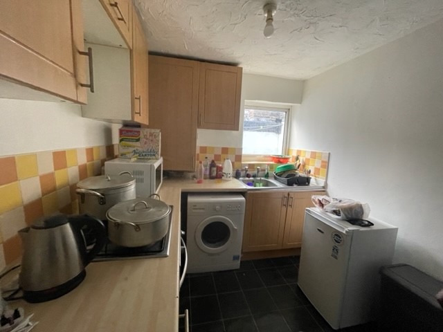 3 bed terraced house for sale in Hitchin Road, Luton 2