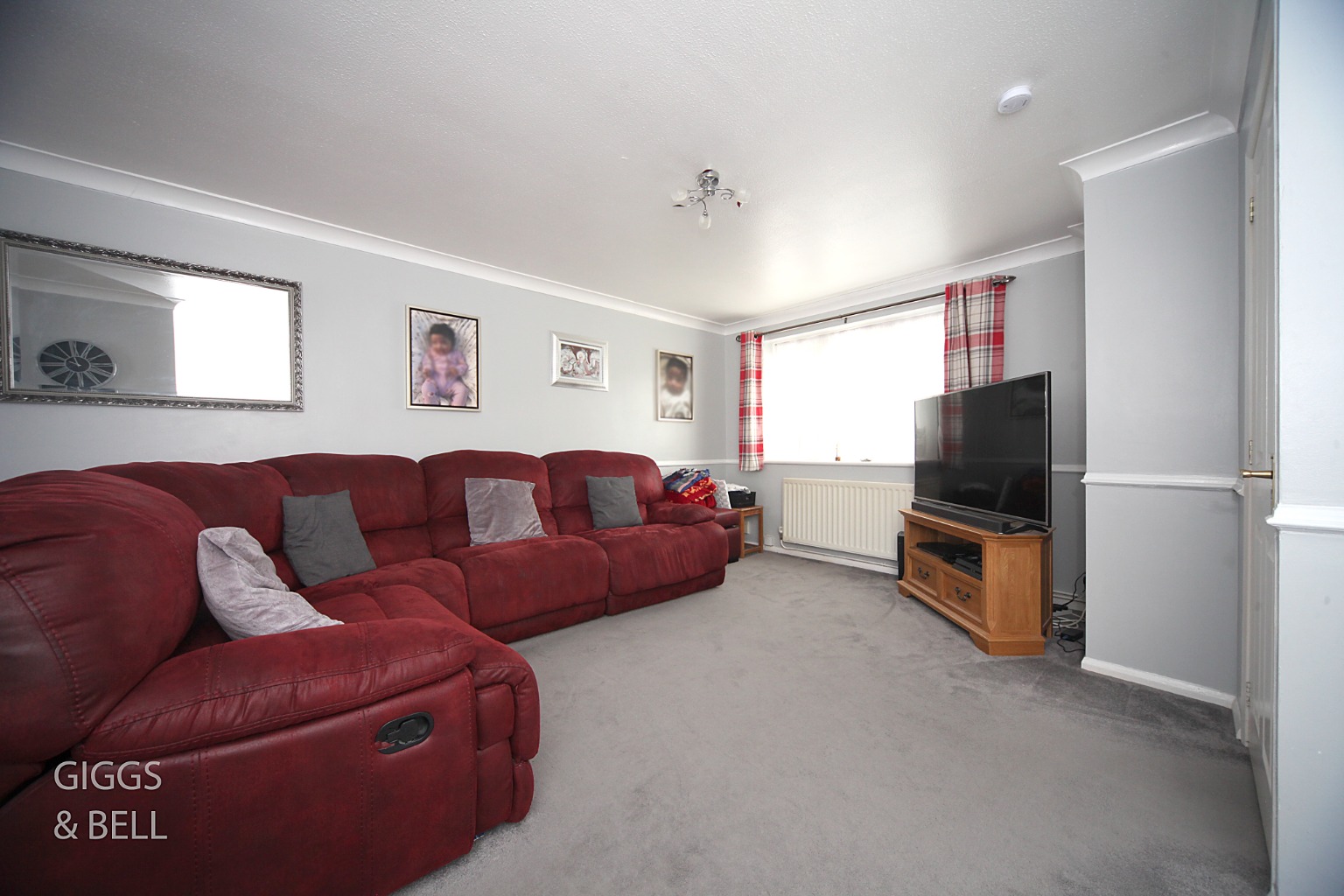 3 bed end of terrace house for sale in Halsey Drive, Hitchin  - Property Image 3