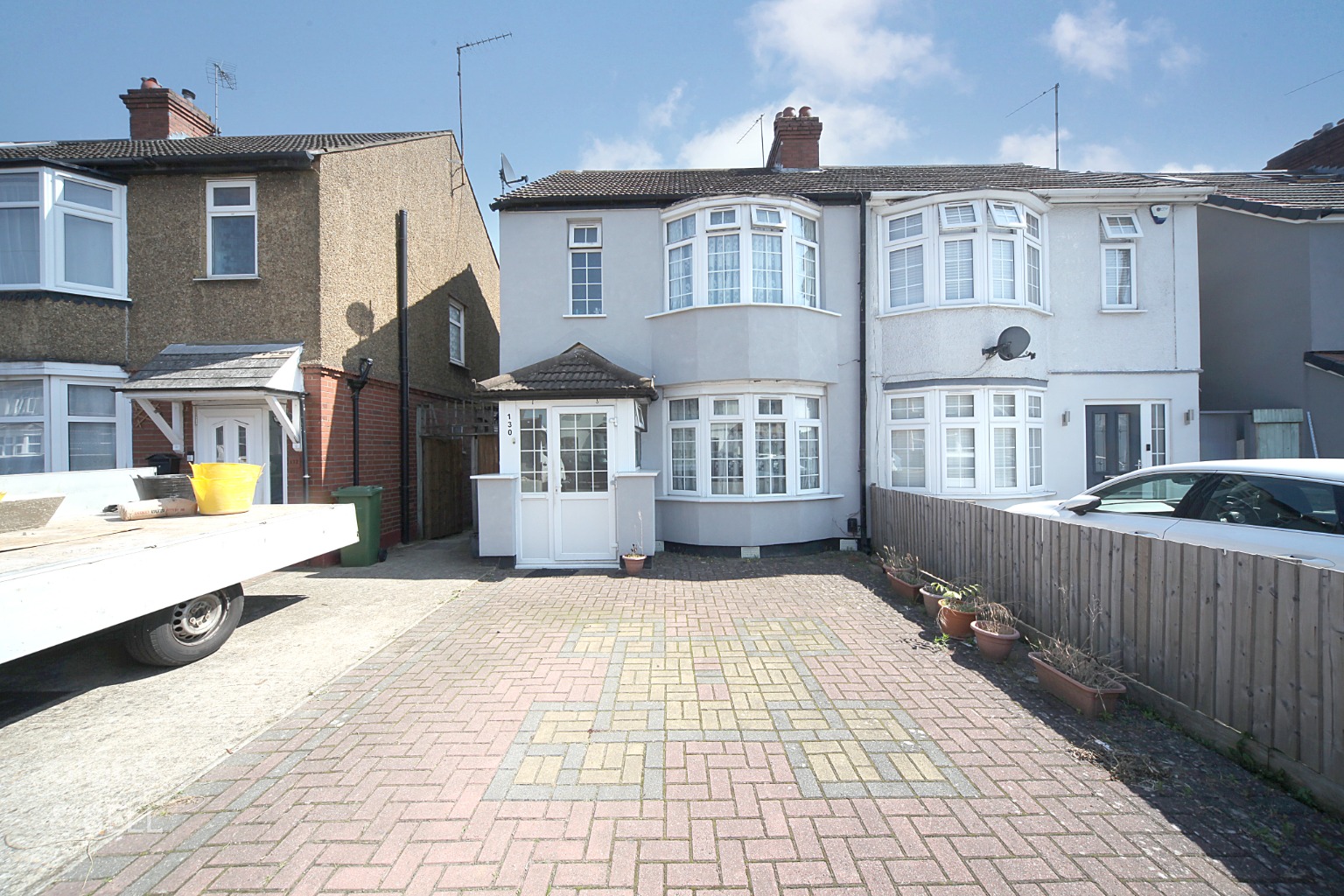 3 bed semi-detached house for sale in Beechwood Road, Bedfordshire  - Property Image 2