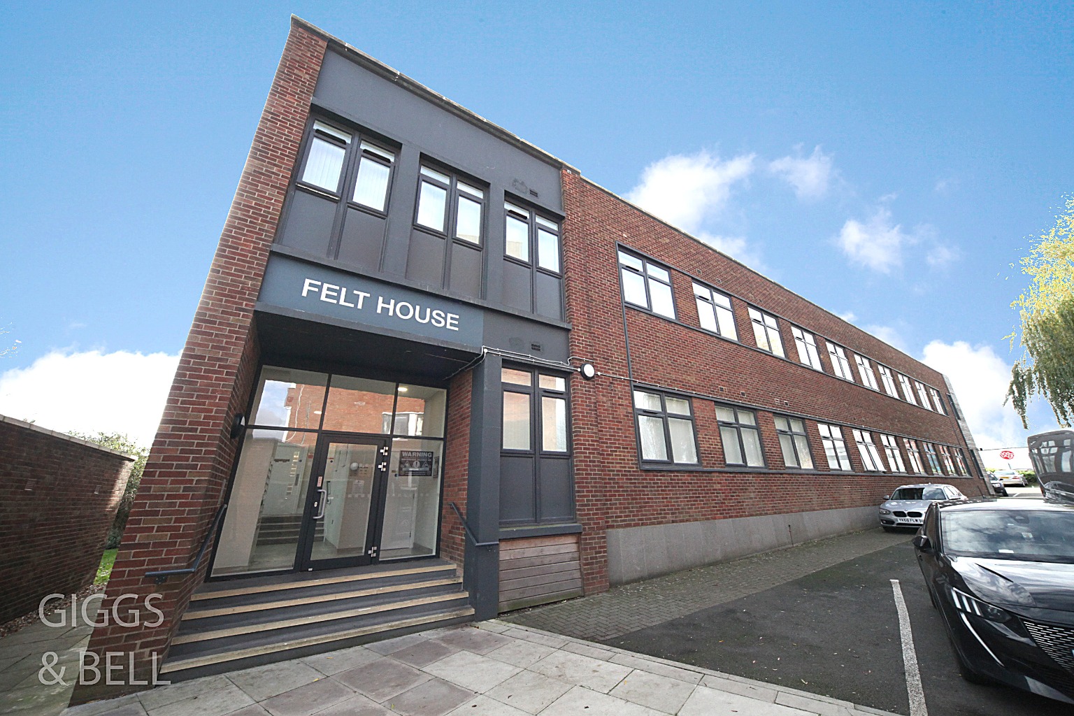1 bed flat for sale in Laporte Way, Luton - Property Image 1