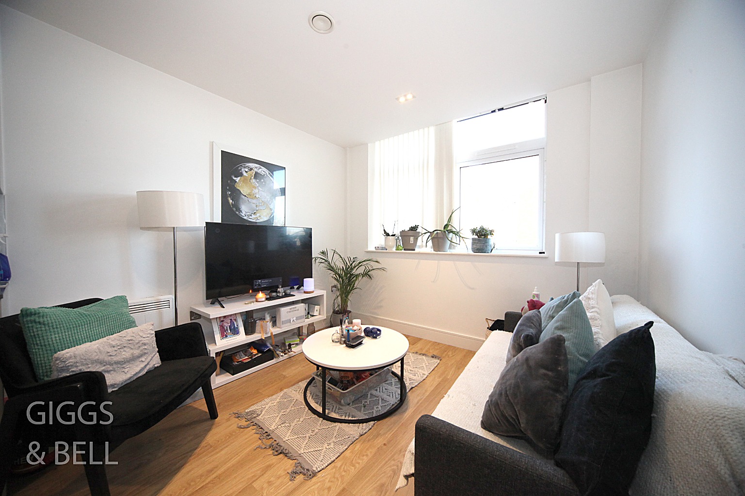 1 bed flat for sale in Laporte Way, Luton  - Property Image 2