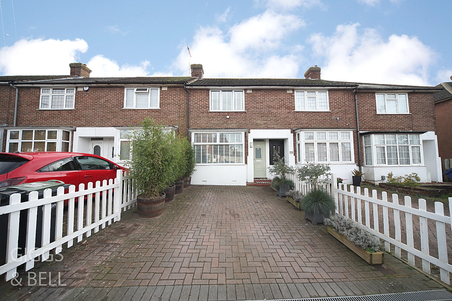 2 bed terraced house for sale in Putteridge Road, Luton - Property Image 1