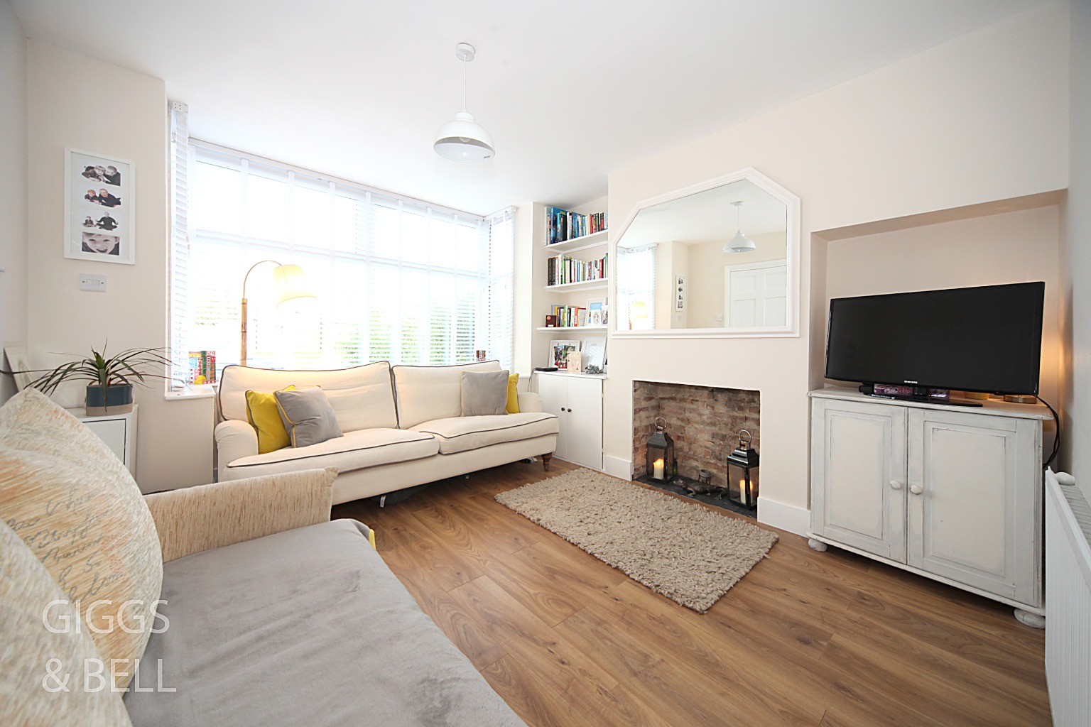 2 bed terraced house for sale in Putteridge Road, Luton 1