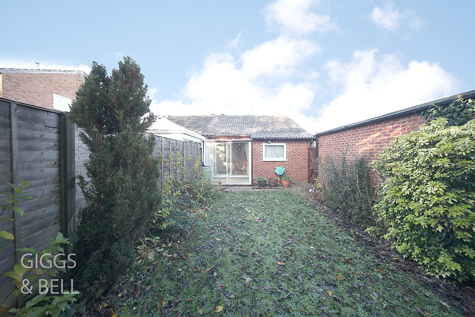 2 bed semi-detached bungalow for sale in Celandine Drive, Luton  - Property Image 15