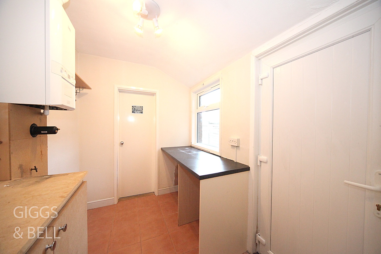 2 bed terraced house for sale in Hartley Road, Luton 5