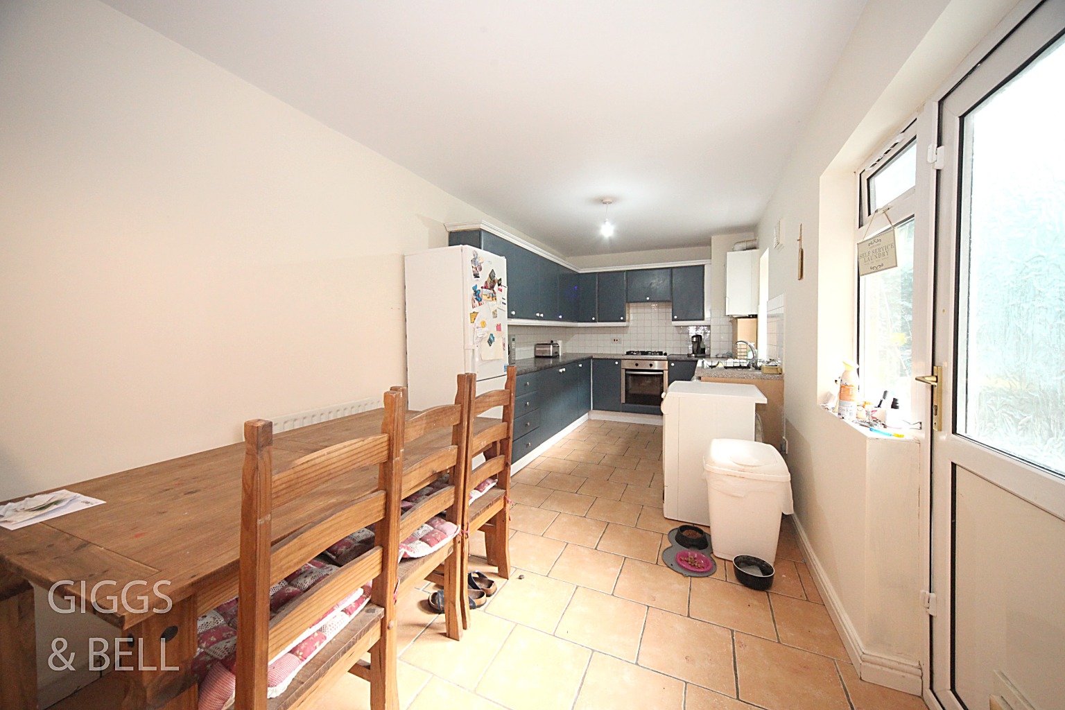 2 bed maisonette for sale in Farley Hill, Luton 2