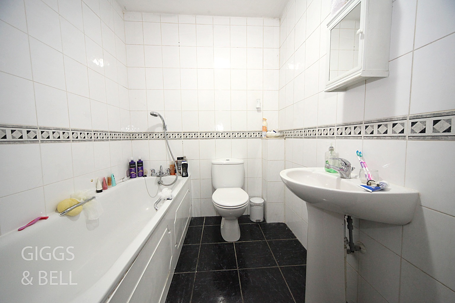 2 bed maisonette for sale in Farley Hill, Luton 9