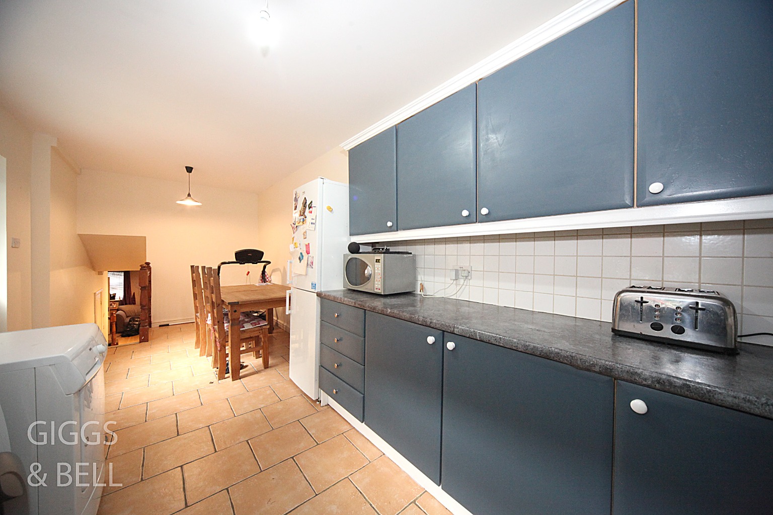 2 bed maisonette for sale in Farley Hill, Luton 3