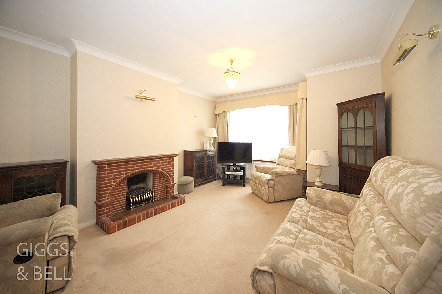 4 bed semi-detached house for sale in Bushmead Road, Luton  - Property Image 3